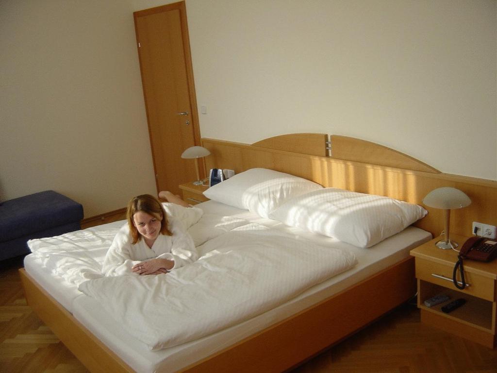 Pension Schlossblick Nebersdorf Room photo