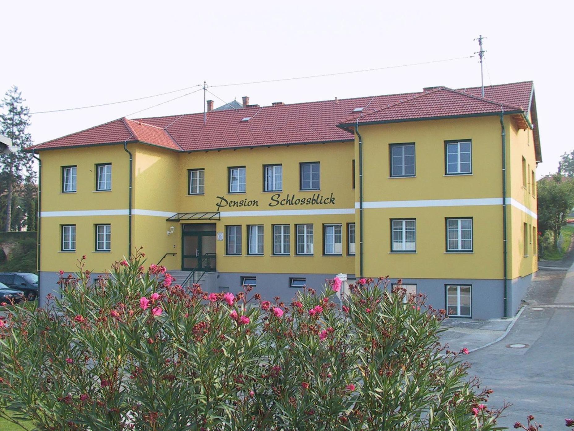Pension Schlossblick Nebersdorf Exterior photo